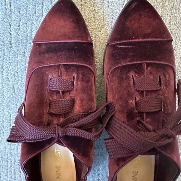 Nine West Burgundy Velvet Oxfords Size 9.5 - Picture 4 of 13